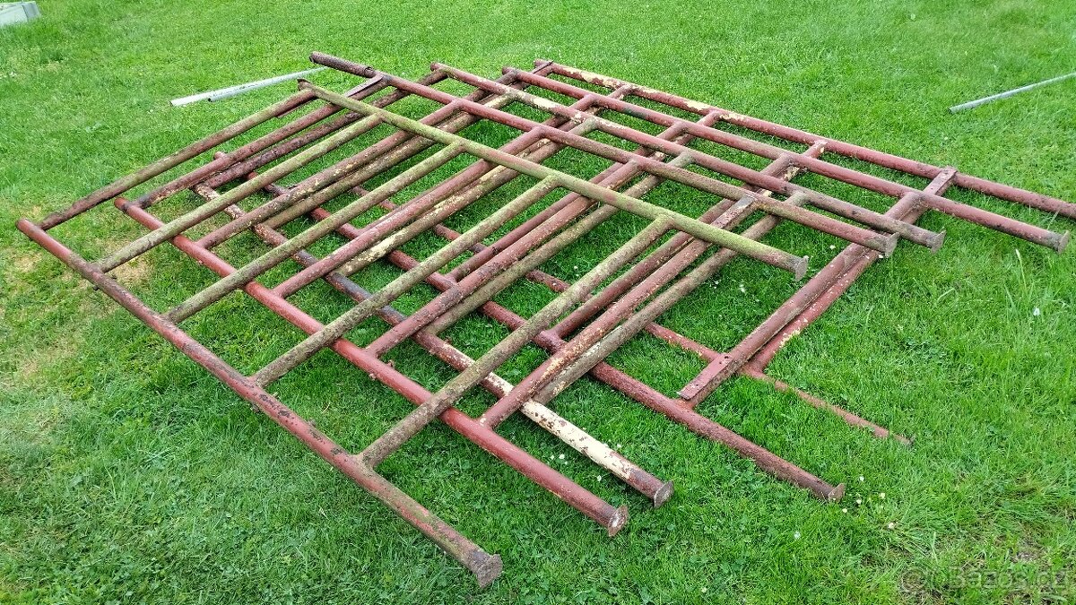 Prodám boky trubkového stavebního lešení