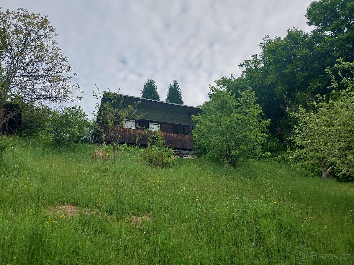 Zahrada s chatkou