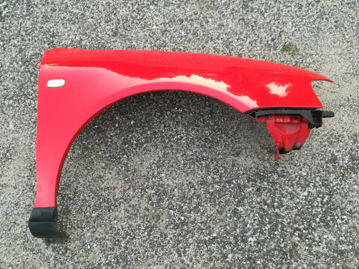Blatník PP na Audi A3 I od 9/96 červená