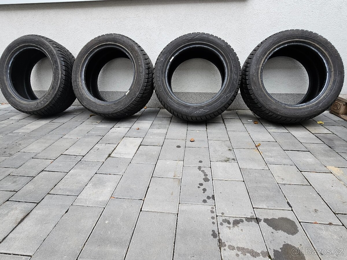 Zimní pneumatiky Goodyear UltraGrip 235/55 R17