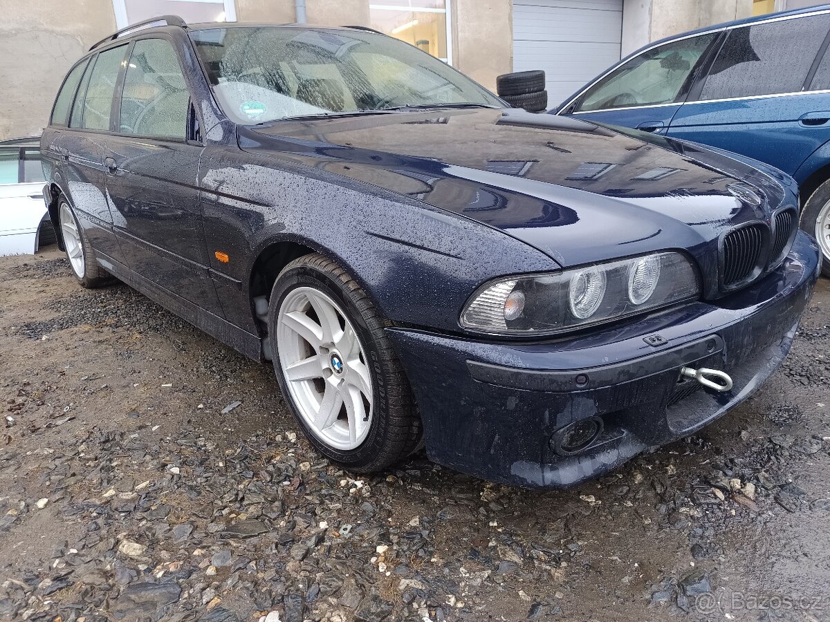 BMW E39 combi - Orientblau metalic díly.