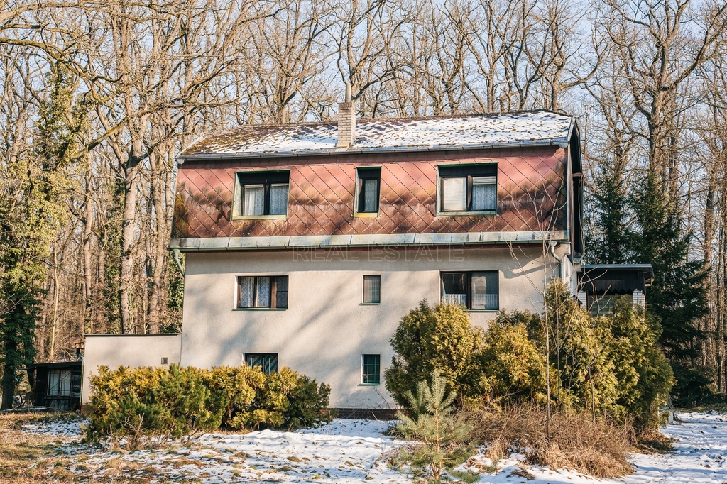 Prodej třípodlažní chalupy, 115 m², s pozemkem 10076 m2, Ker
