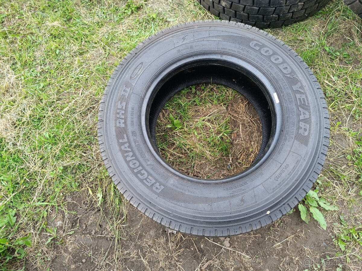 Pneumatika 245/70 R 17,5