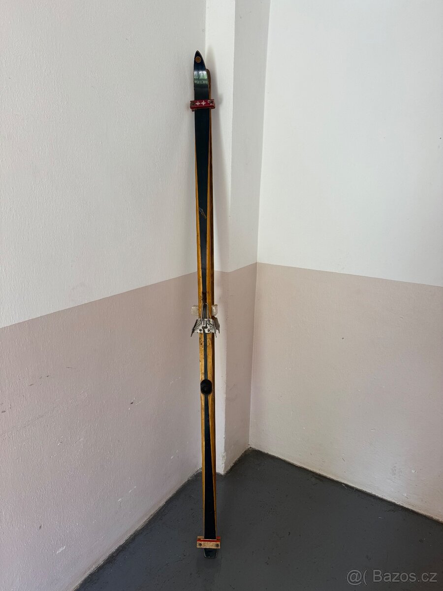 Staré dřevěné běžky