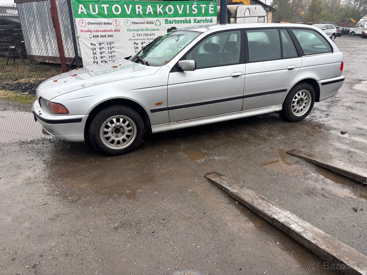 Náhradní díly BMW 523i