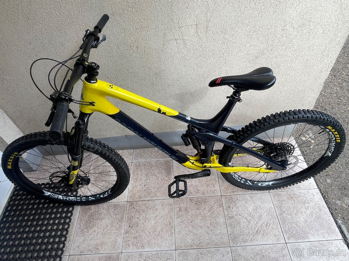 Celokarboňak od Rocky Mountain Slayer vel. Xl