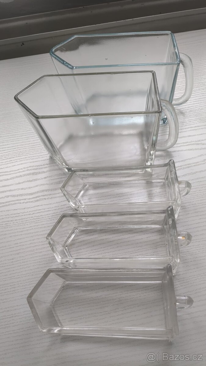 Skleněné šuplíky