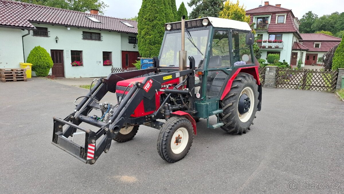Zetor 7011 s čelním nakladačem