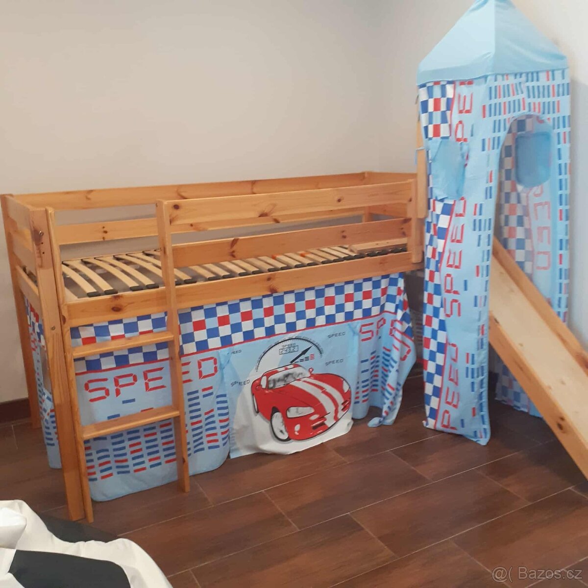 Nová vyvýšená postel+ skluzavka, dekorace