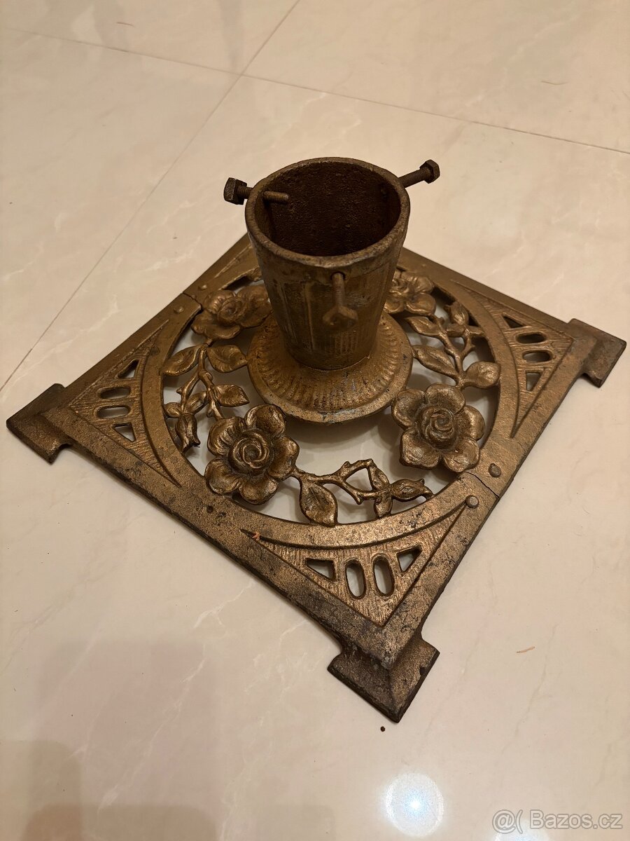 Starožitný stojan na vánoční stromek