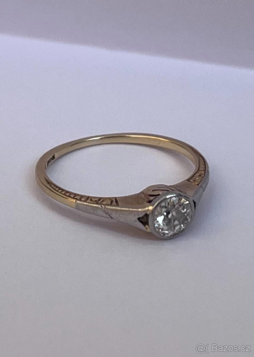 Zlatý prsten s briliantem (0,33 ct)