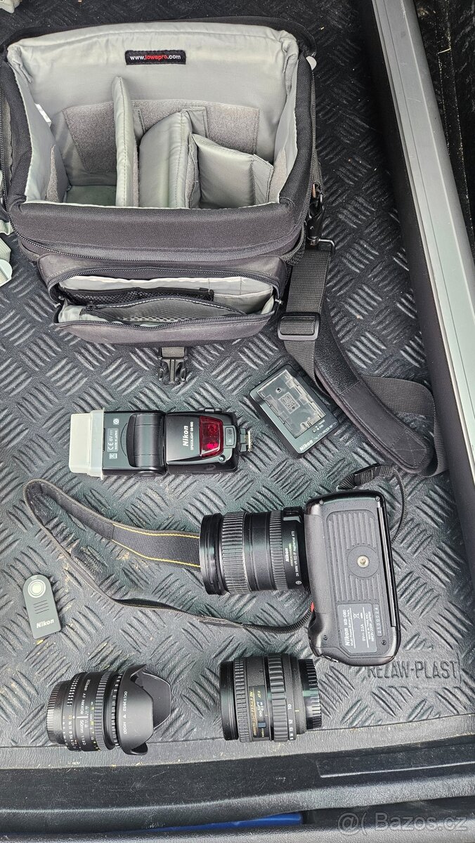 Nikon D80 plus 3 objektivy, Blesk Nikon SB-800 prislusenstvo