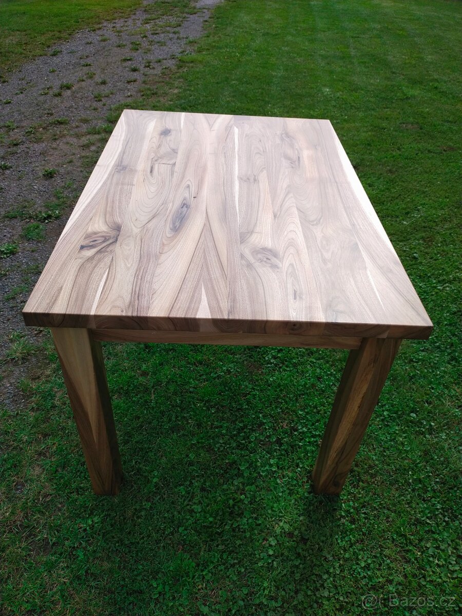 Prodám jídelní stůl