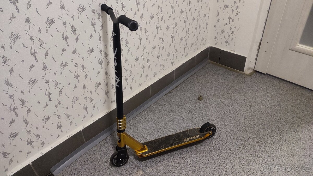 Koloběžka Street Surfing Ripper Bloody zlatá