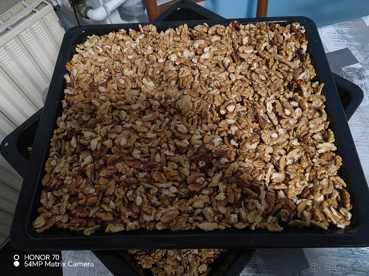 Loupané vlašské ořechy