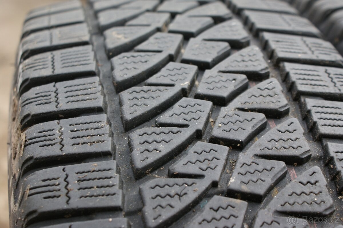 2ks zimni pneu Bridgestone Blizzak W810 225/75 R16 121/120R