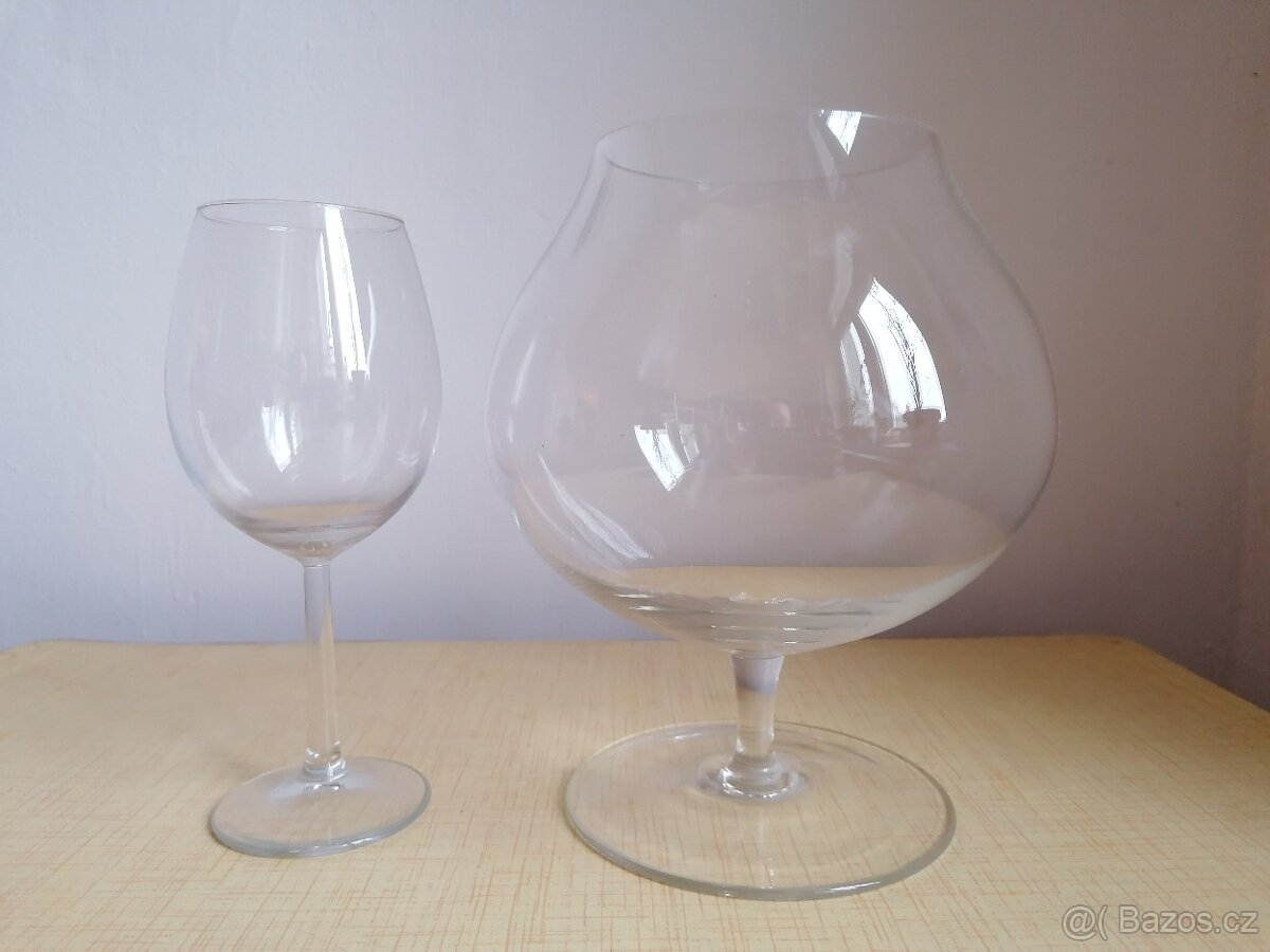 Obrovská sklenice na víno