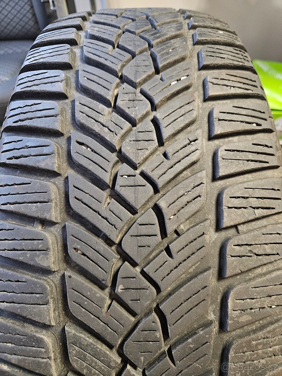 Zimní 215/60R16