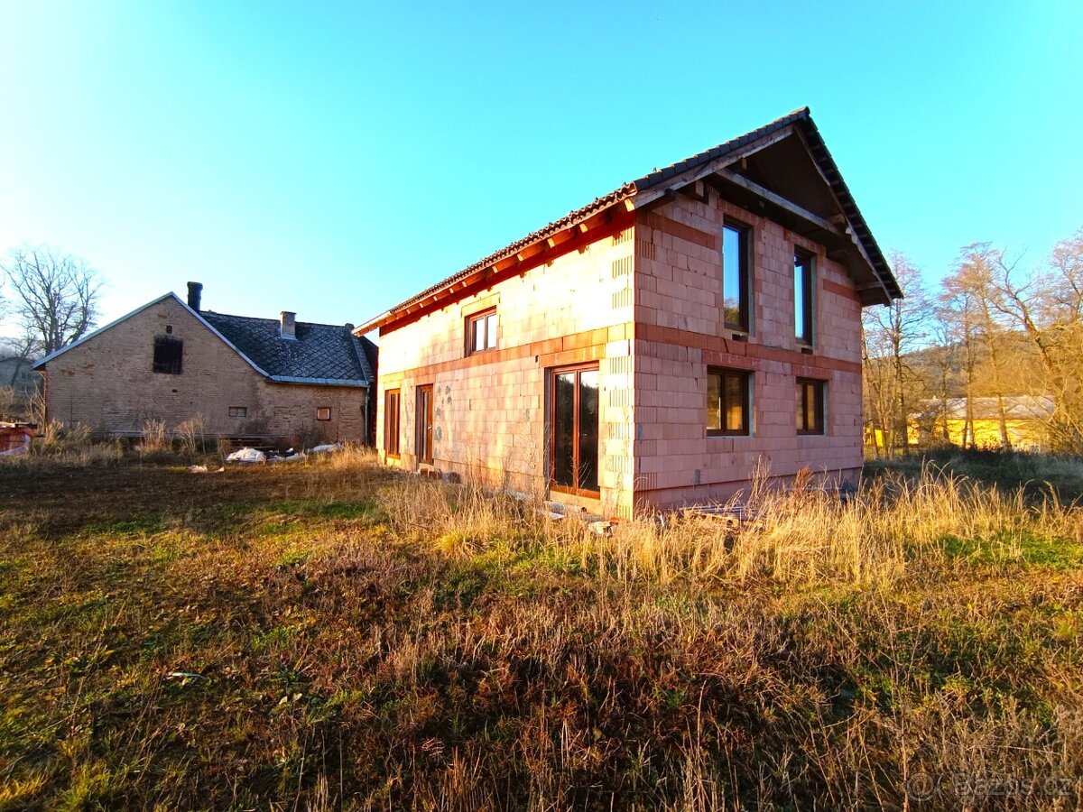 Hrubá stavba RD 5+kk, pozemek 2 184 m2