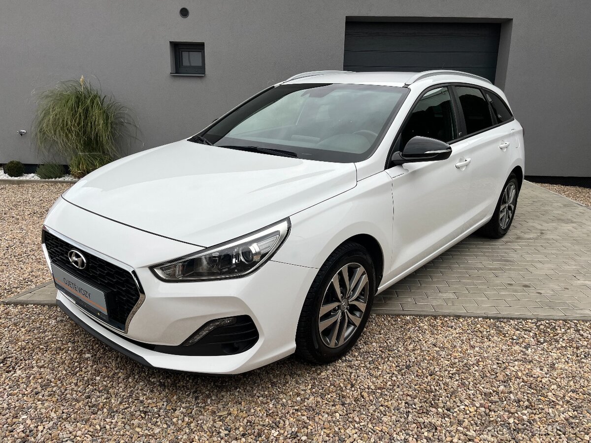 Hyundai i30 Combi 1.4 T-GDI 103KW EDICE GO, Servisní kniha.