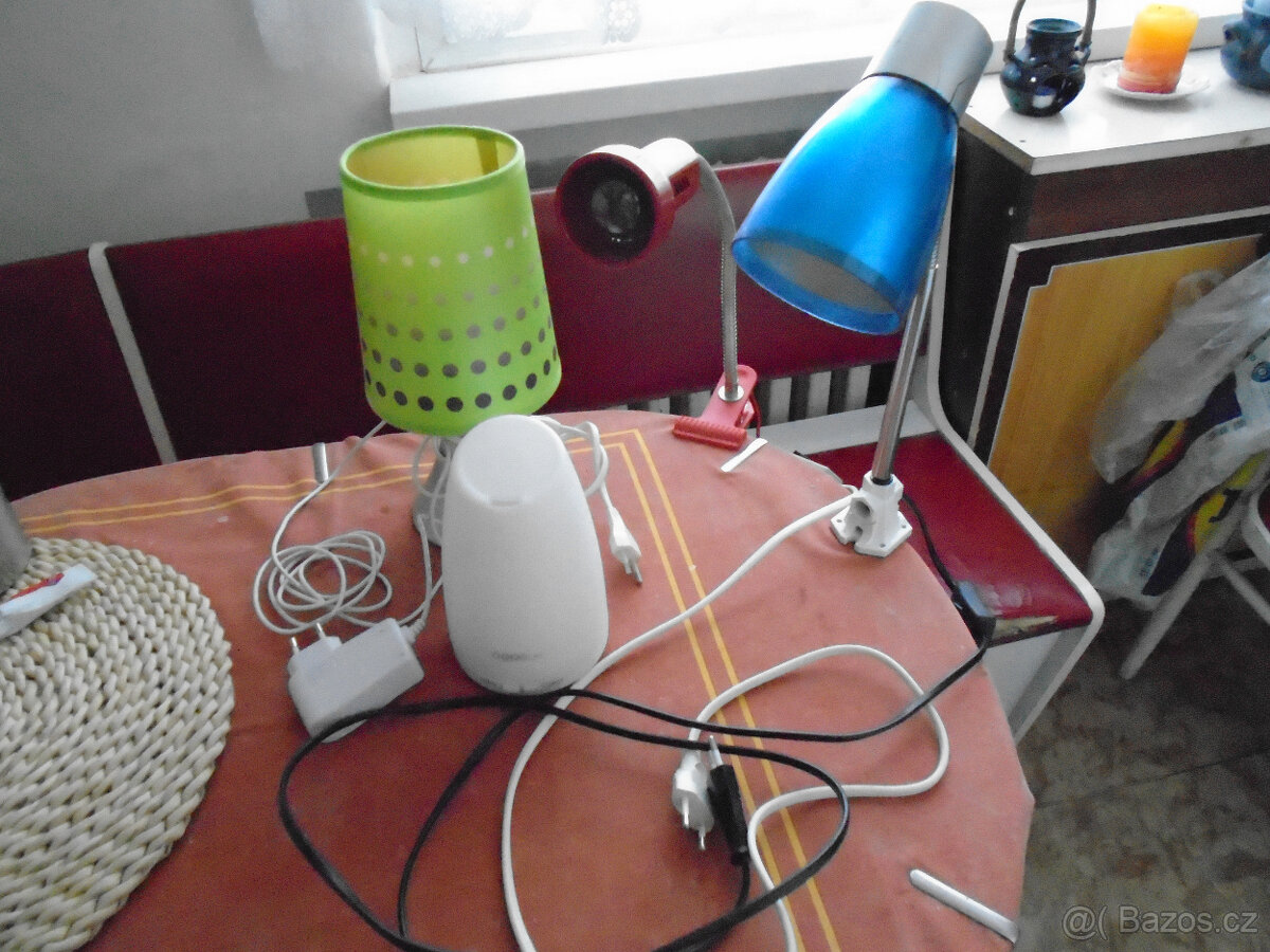 Prodám starší stolní lampičky,starší lustry a nový lustr