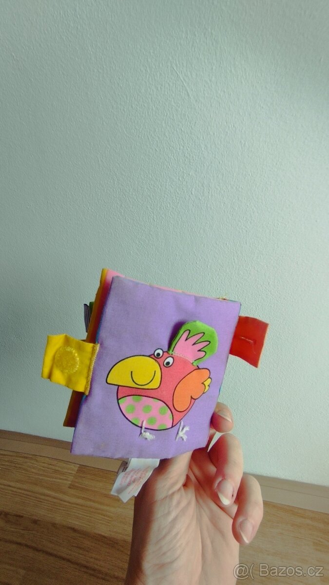 Látková kniha na rozvíjení smyslů batolat