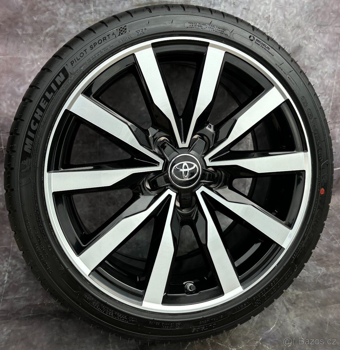 Nová originální Alu kola Toyota Corolla 225/40/18 letní