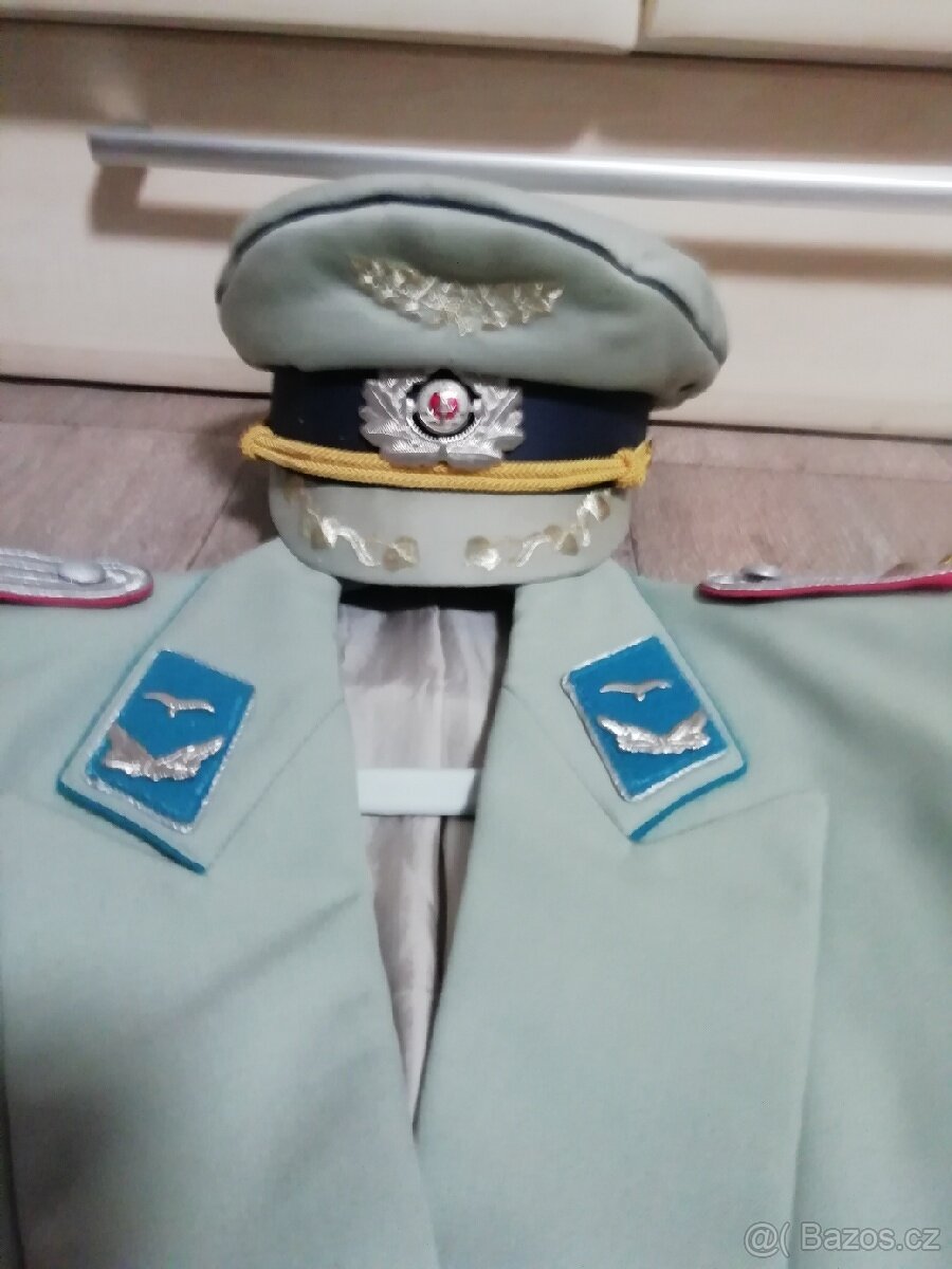 Nabízím k prodeji slavnostní uniformu letectva armády NDR.