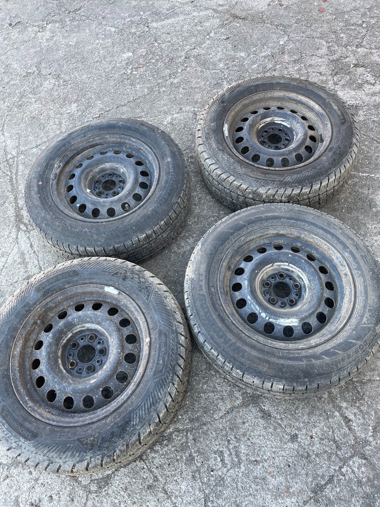 Pneu 205/65 R15 C na ráfkách Peugeot Partner, vzorek 8mm