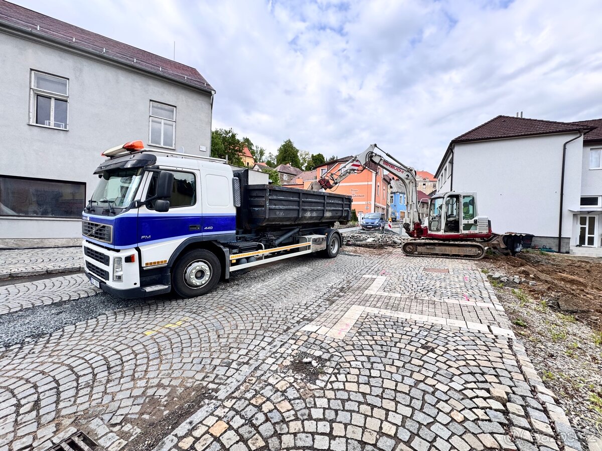 Zemní a výkopové práce – odvoz zeminy a suti