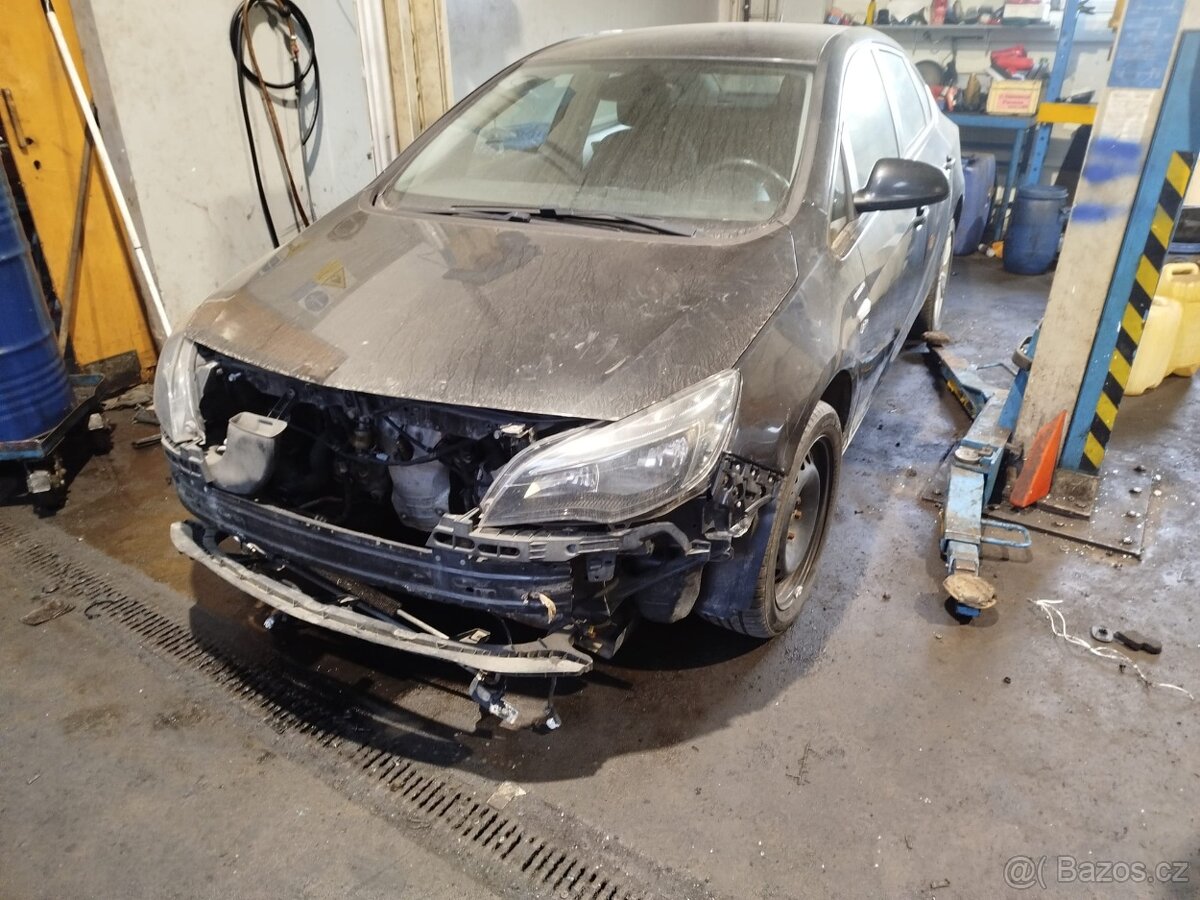 Opel Astra J sedan 1.6i 85kw A16XER
