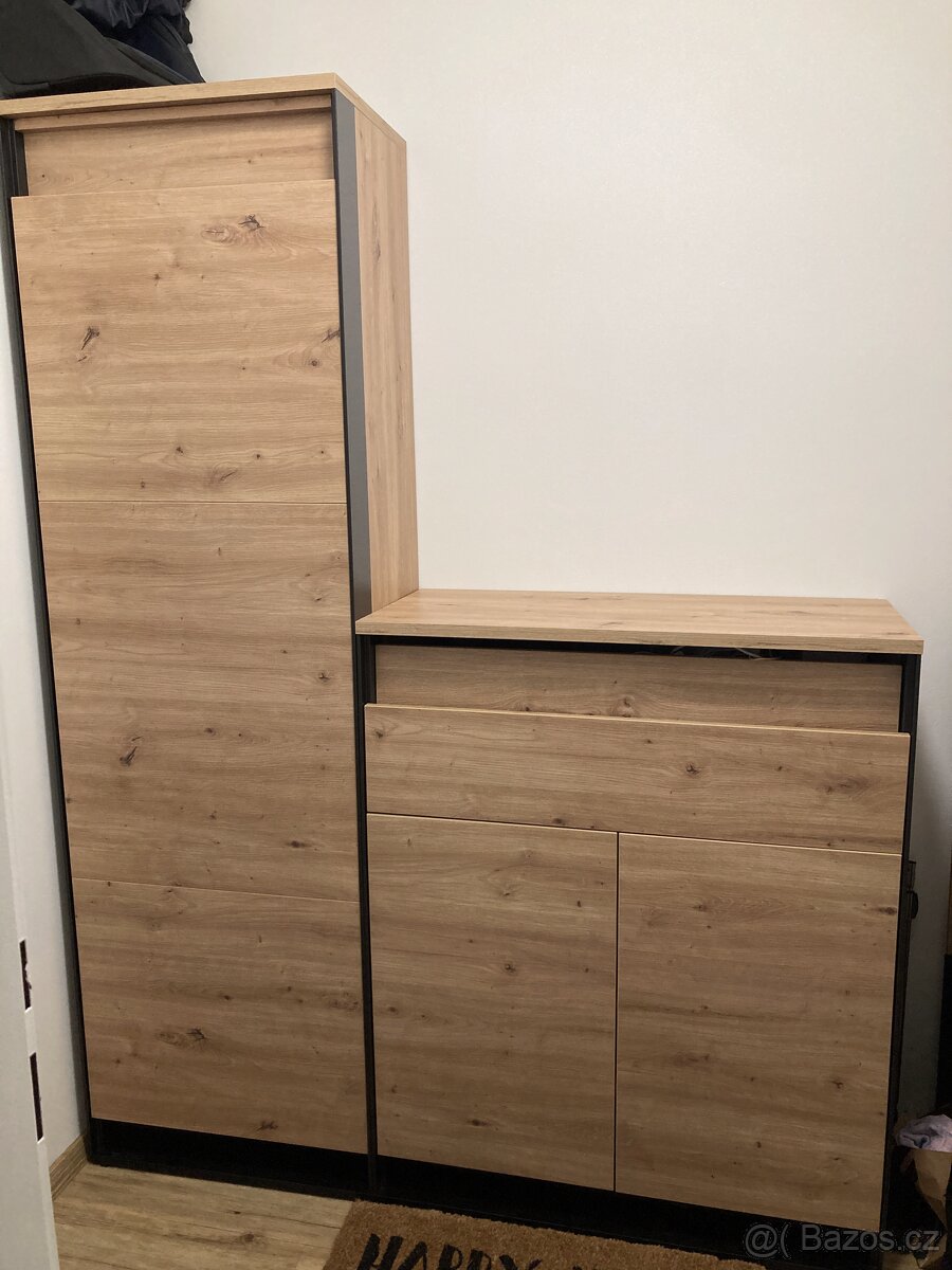 Šatníková skriňa + botník + panel na stenu