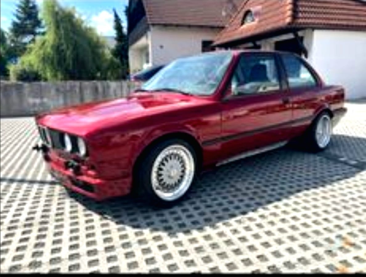 Prodám BMW e30 2.5i