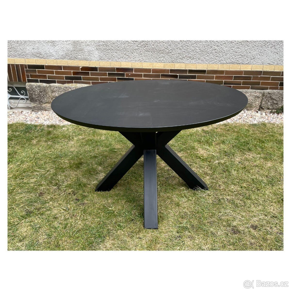 Kulatý jídelní stůl - Toro 125 cm