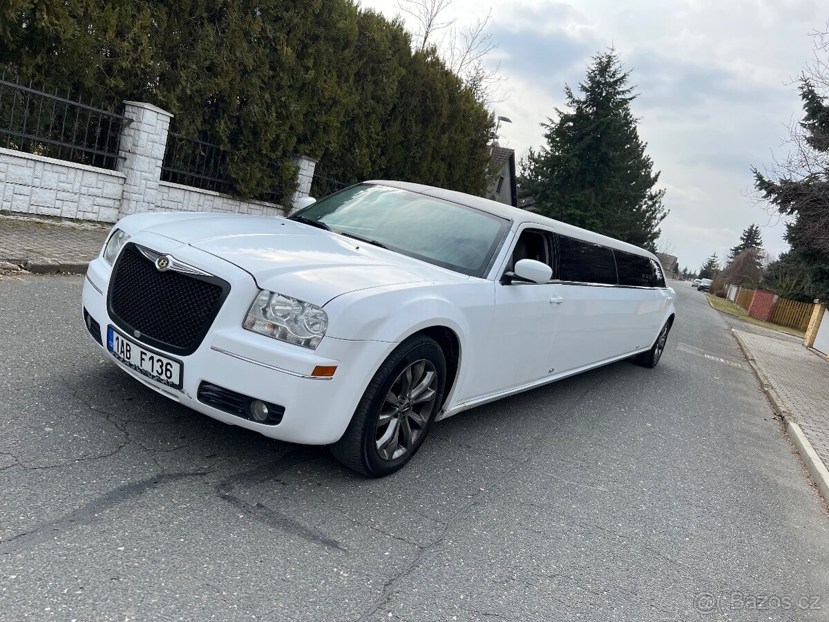 Limuzína Chrysler 300c 3,5 V6 200kw LPG VIP NEW INTERIER