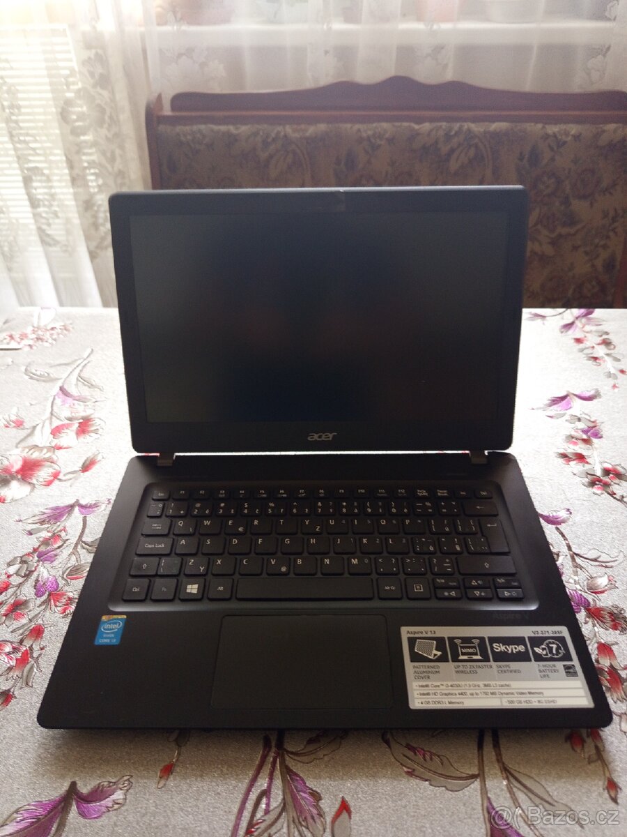 Acer Aspire v13 model: v3-371-385f na náhradní díly.