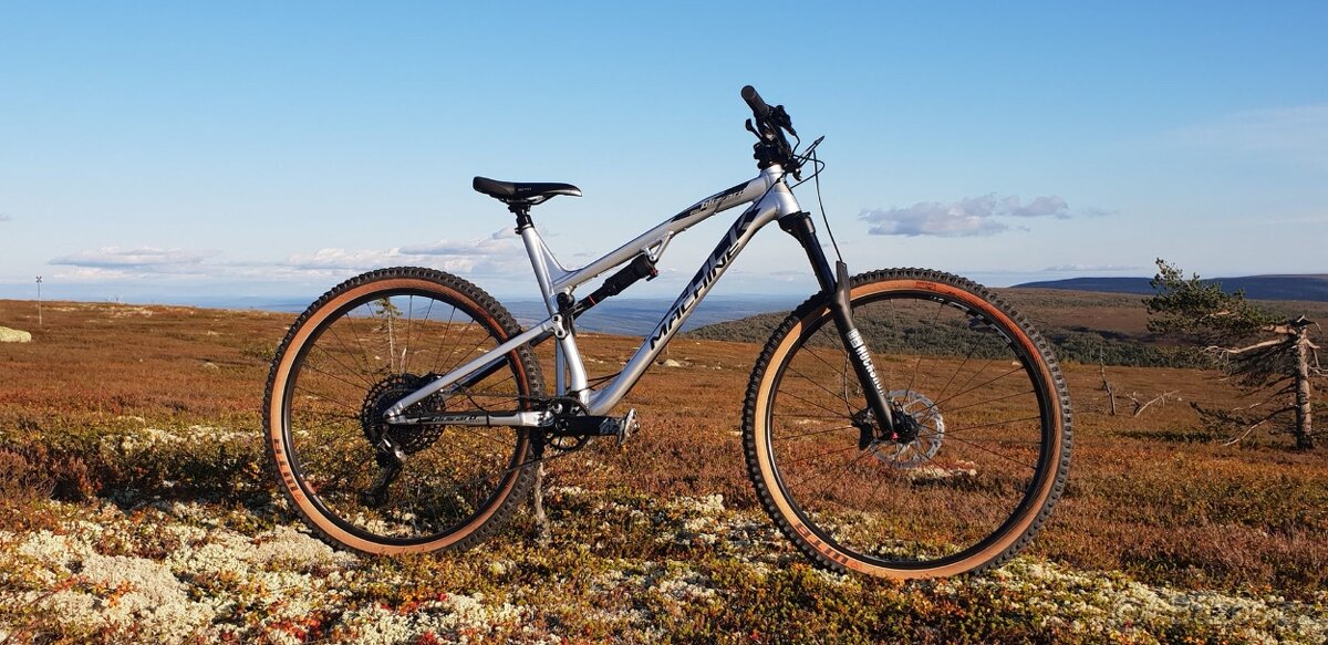 Rock Machine BLIZZARD TRL 90‑29, rám XL – minimálně jeté