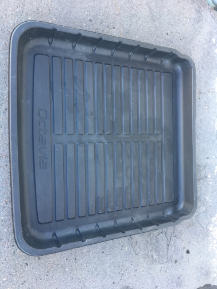 Škoda Octavia II plastová vana do kufru