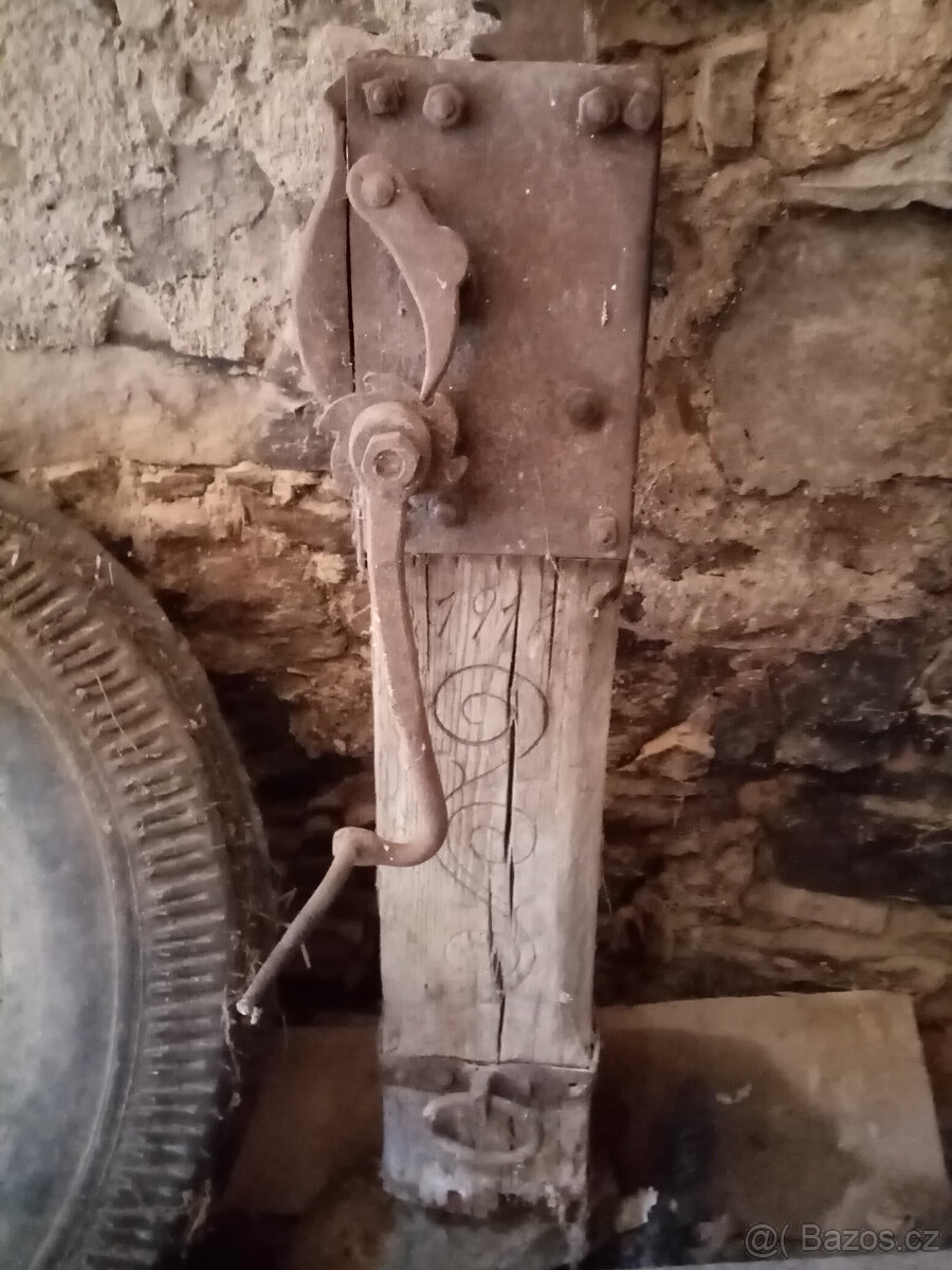 Historický zvedák /hever/