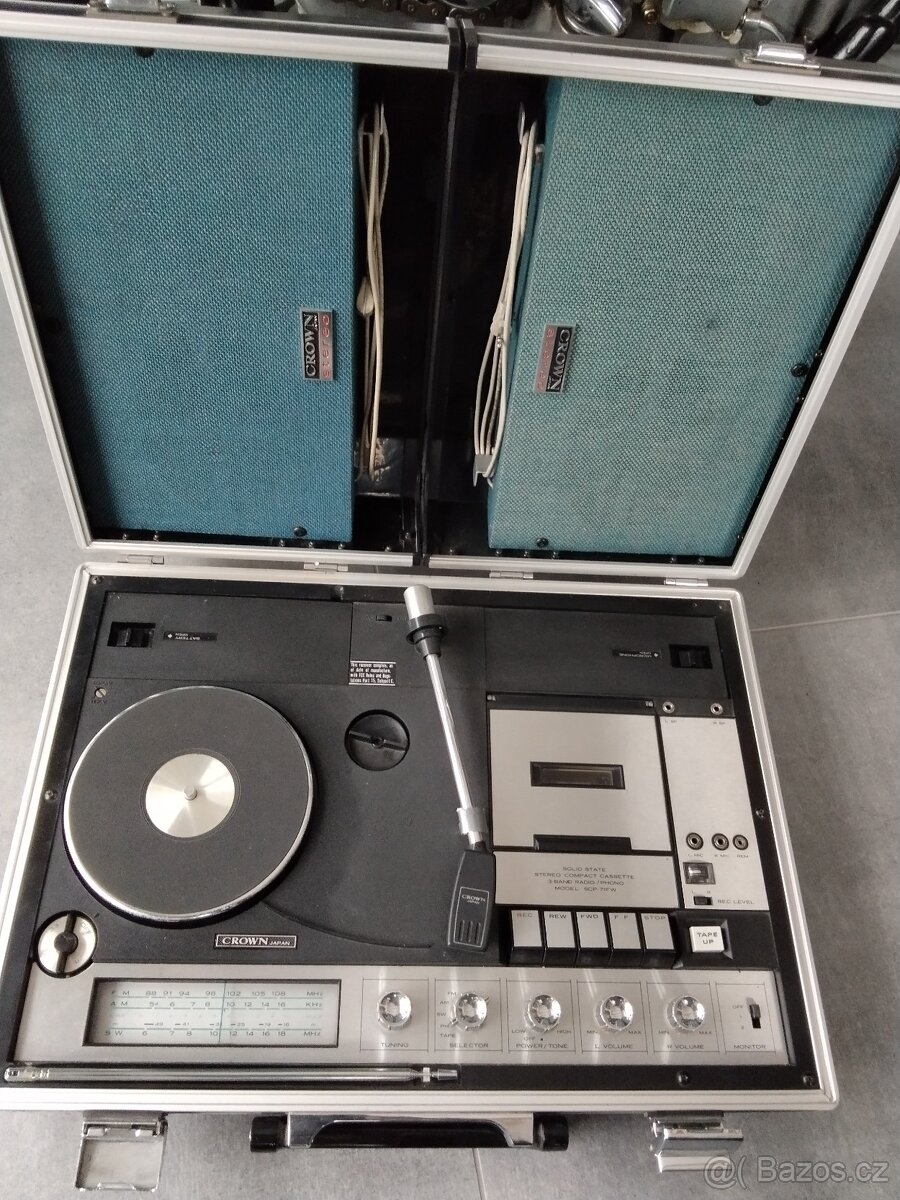 Crown trojkombinace radio-kazeta-gramo-luxusni-rarita.