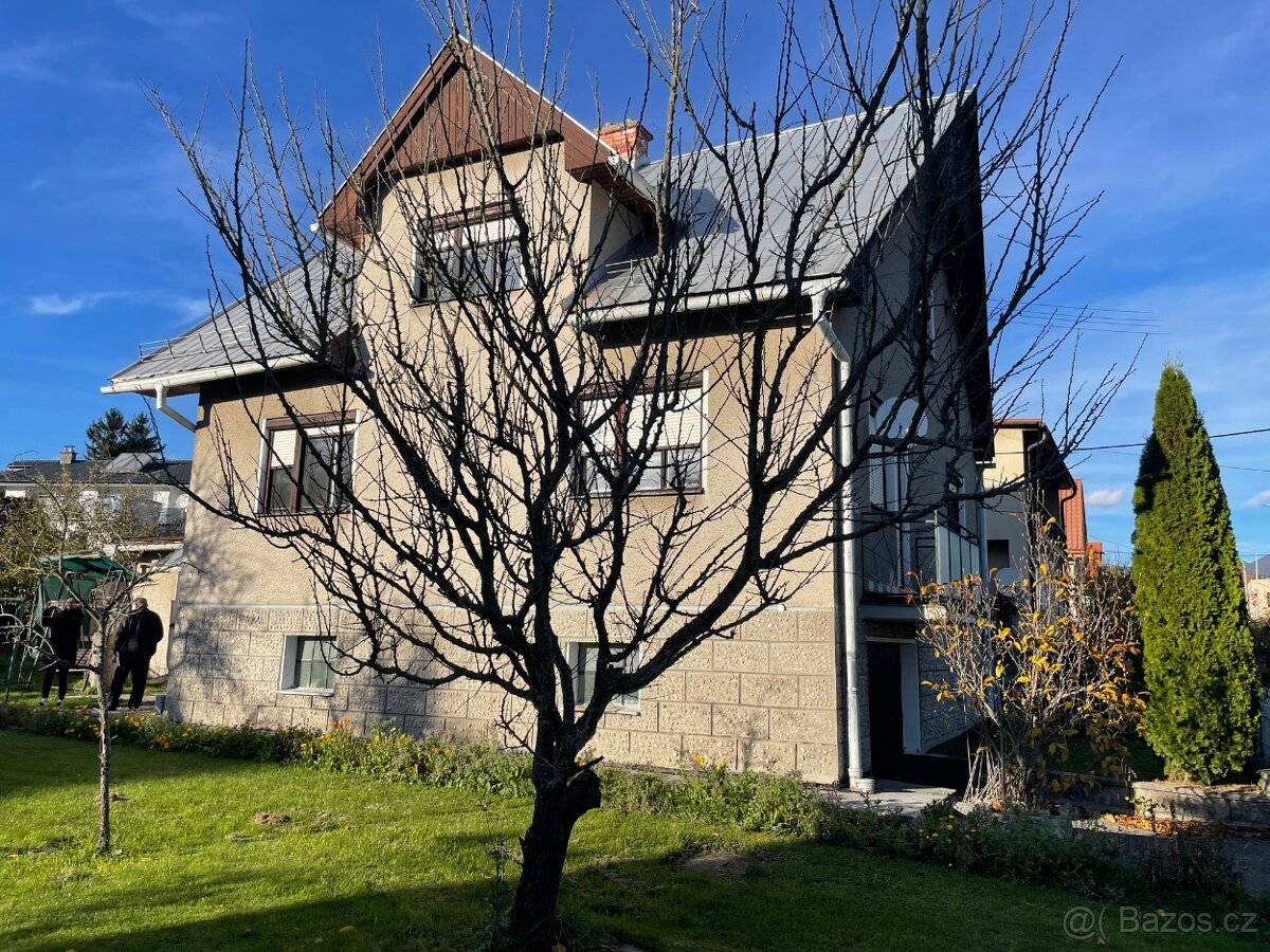 Rodinný dom na bývanie, podnikanie 805m² Martin-Slovensko