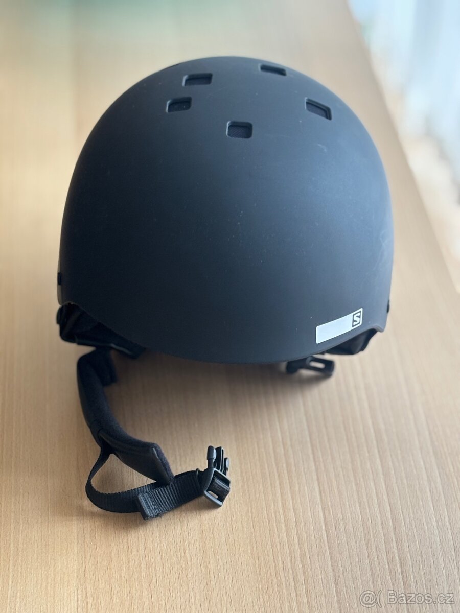 Lyžařská helma Salomon