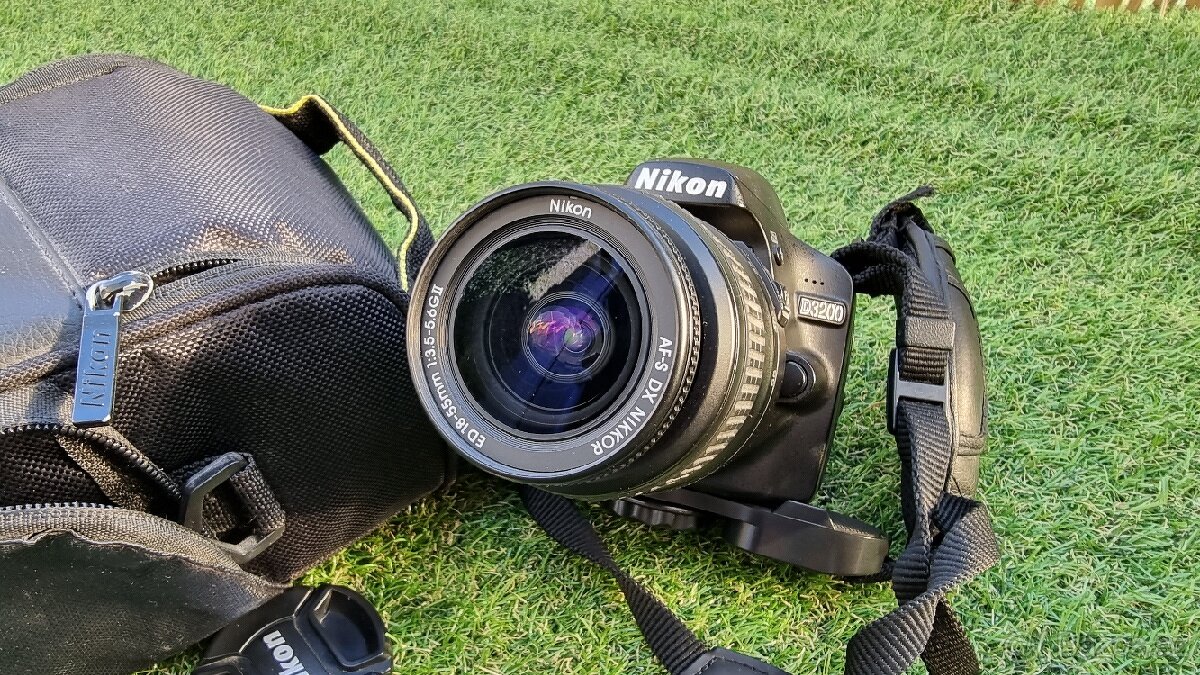 Prodám Nikon D3200 + 18-55mm s kompletní výbavou