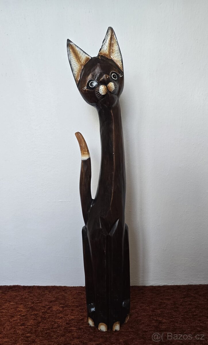Ručně vyřezávaná kočka