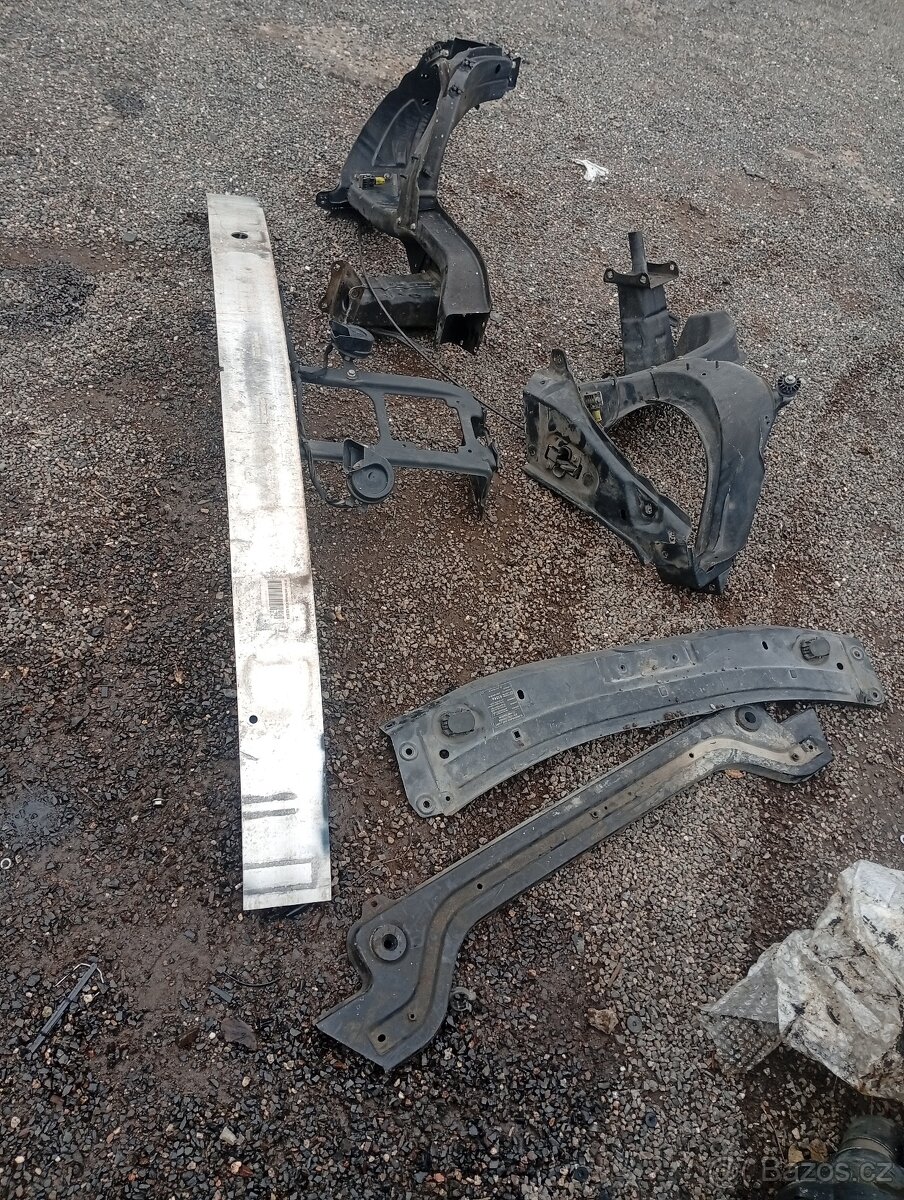 MERCEDES ML W164 PŘEDNÍ ČELO, VÝZTUHY, SAHARA S CHLADIČI