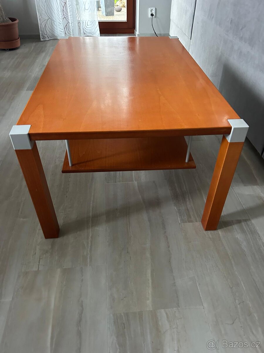 konferenční stolek