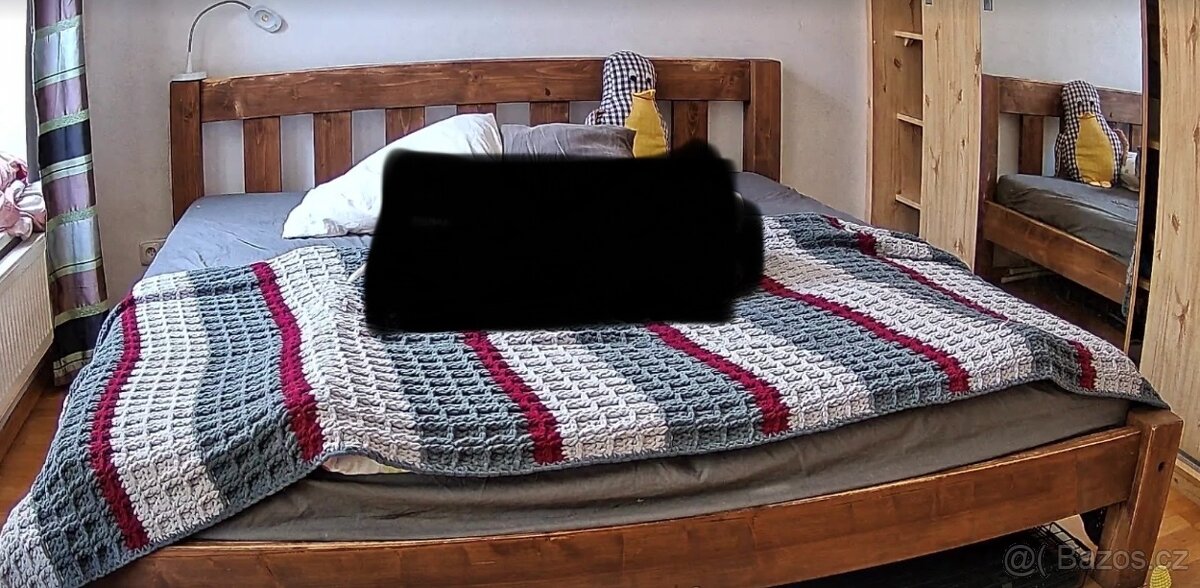 Postel z masivu