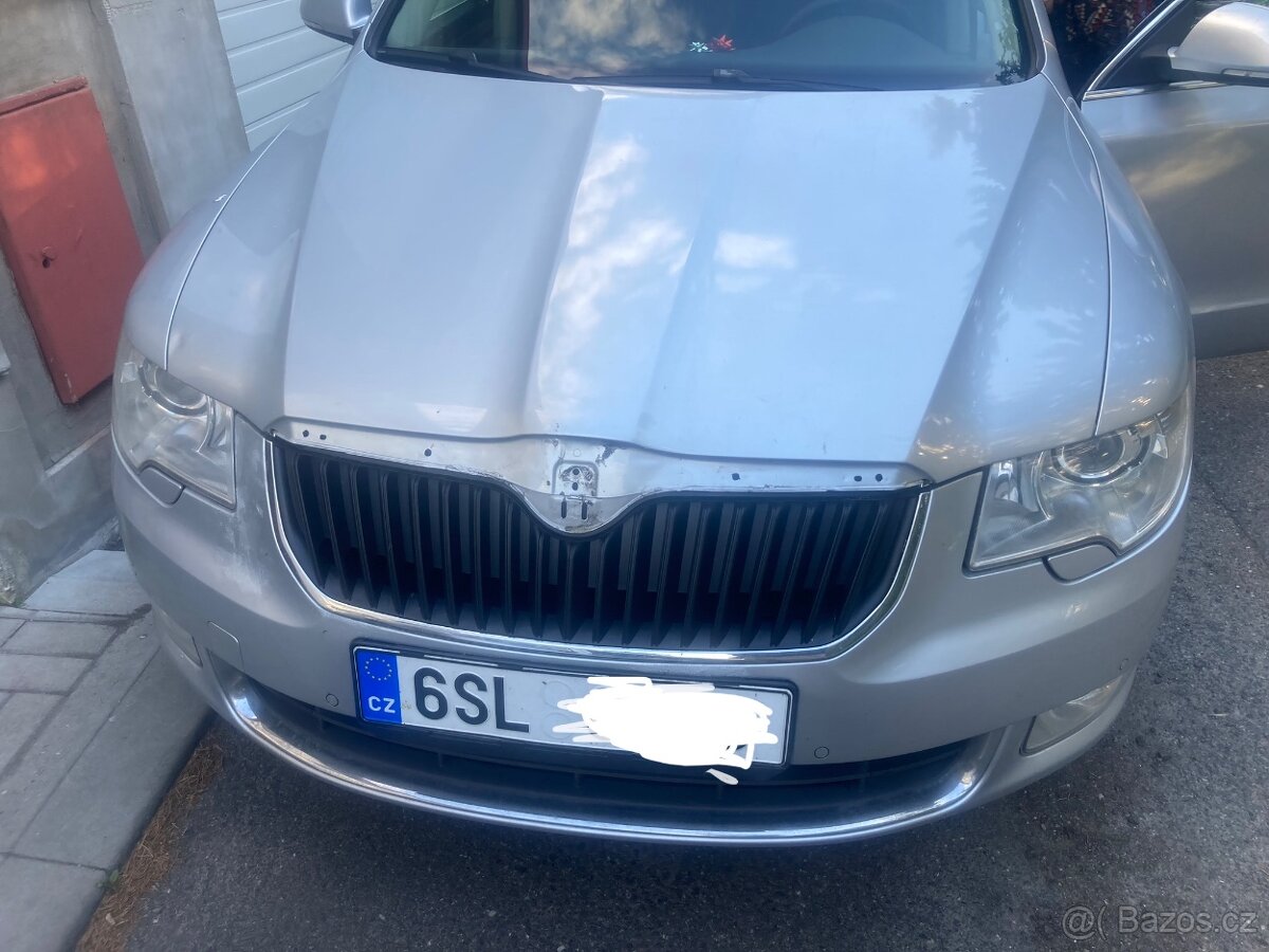 Škoda Superb II kapota