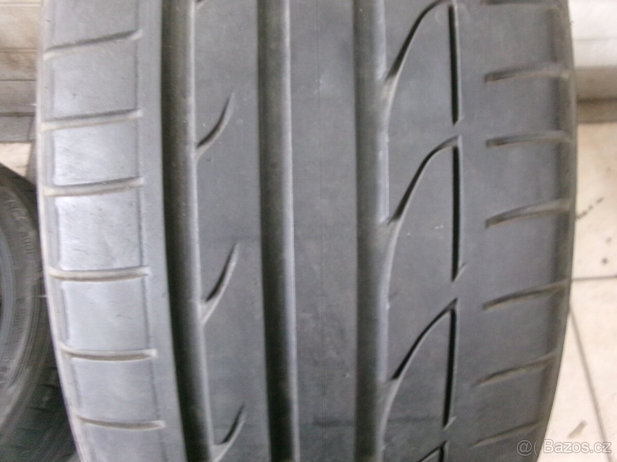 235/45 R18 BRIDGESTONE (4,5-5mm) č.15672