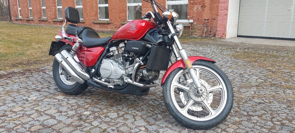 Honda VF 700 C Supermagna
